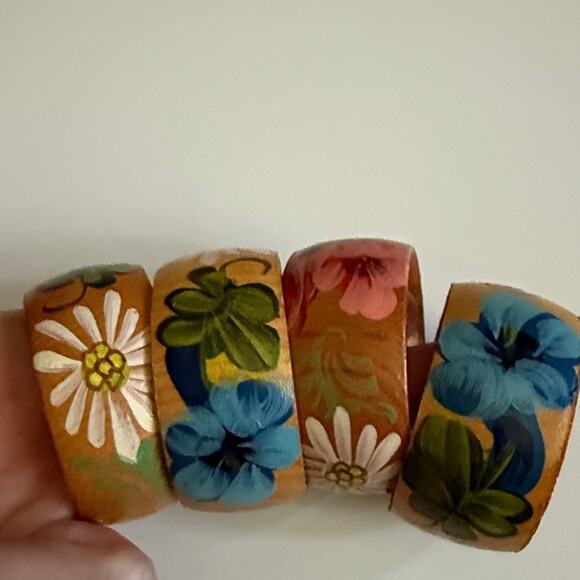Hand Painted Floral Wooden Napkin Ring Set of 4 - Picture 1 of 3